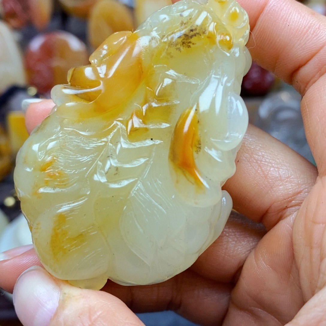 石英质玉（黄龙玉）颈饰未镶嵌