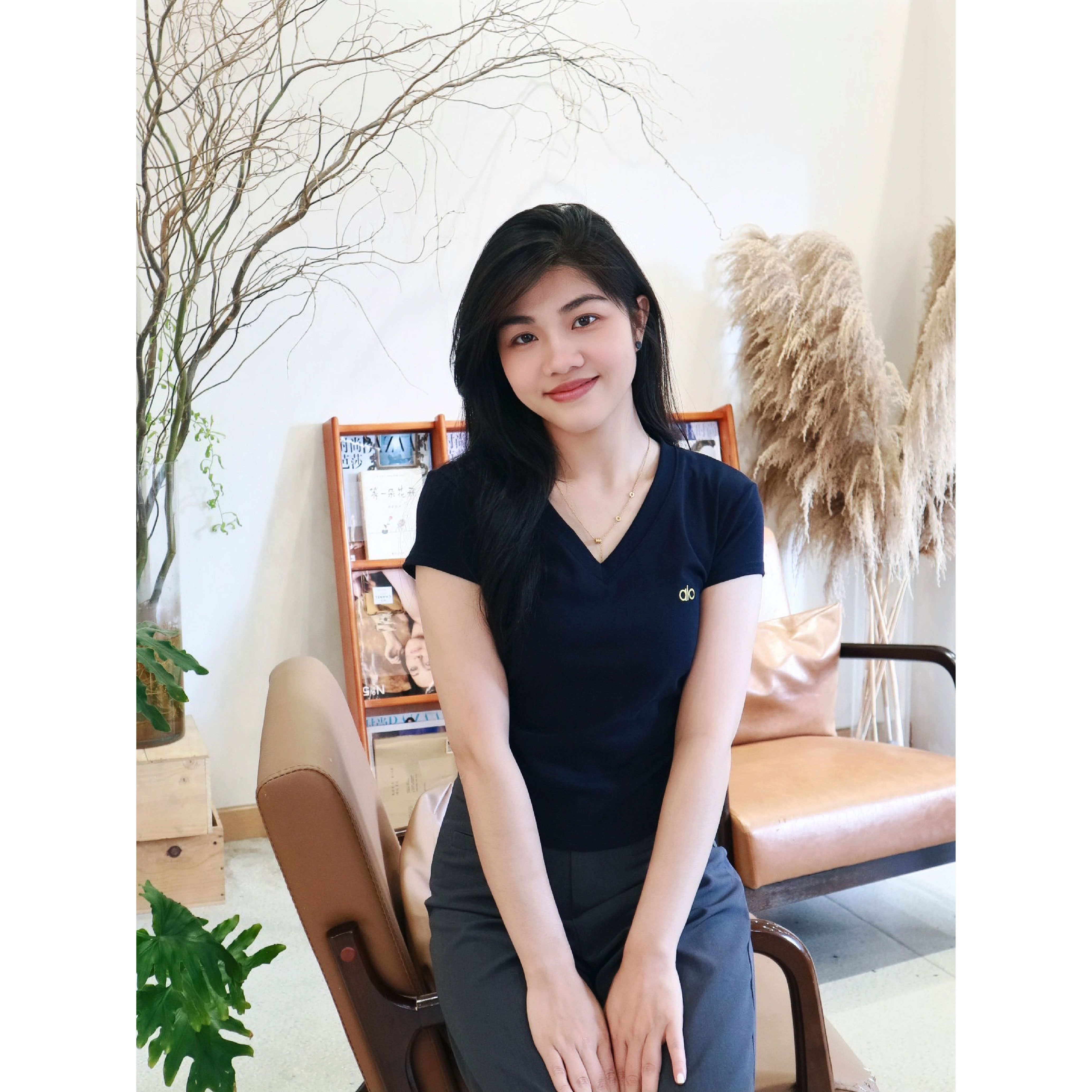 蕃禧小个子【无尽夏】夏季薄款T恤V领刺绣设计感修身显瘦短袖