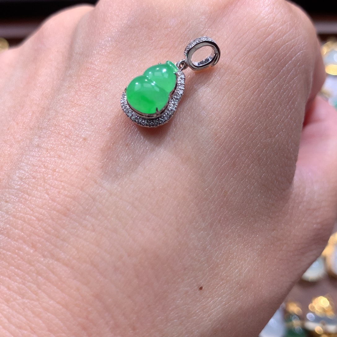 不***#翡翠18K金镶嵌颈饰翡翠