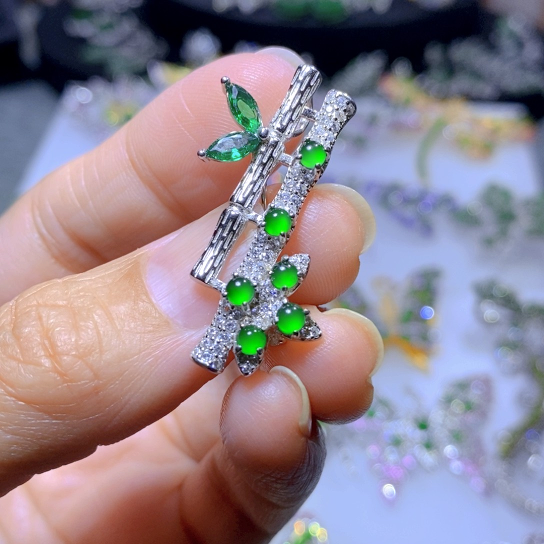 翡翠颈饰银S925镶嵌天然翡翠