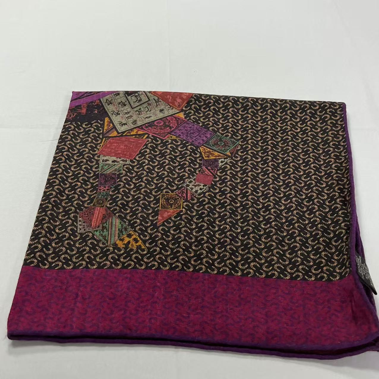 70丝绒方巾-珍奇宝马 提花65cm丝巾