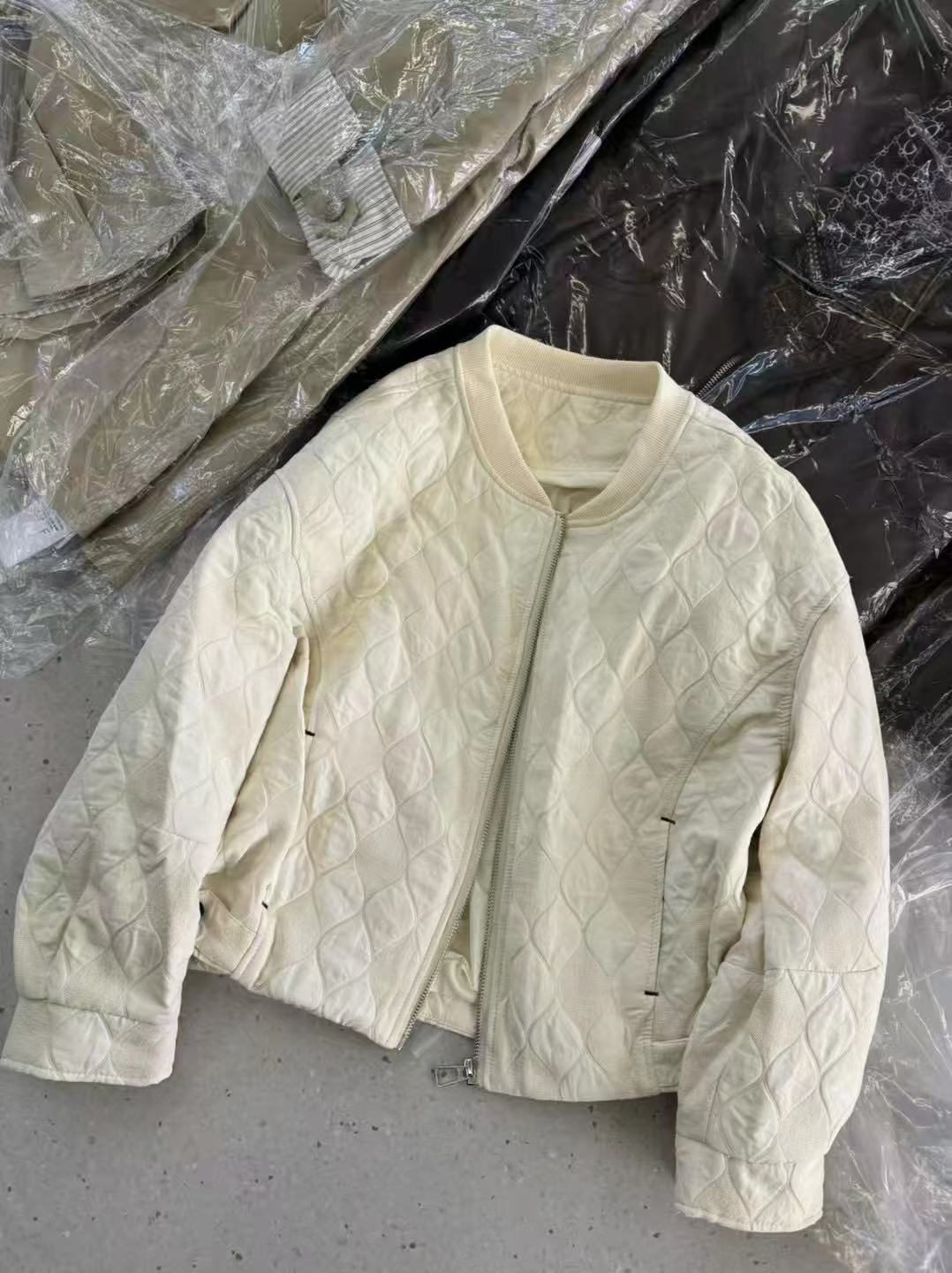06Z秋季高温压印格短外套