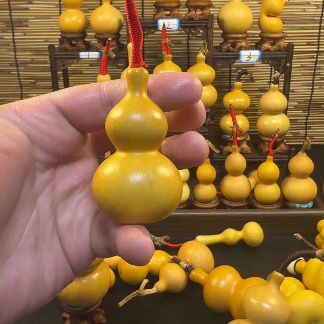 谢***强大叶紫檀（黑酸枝木类）