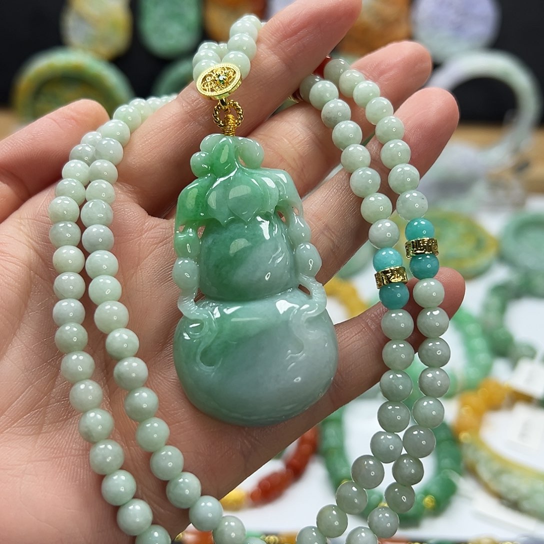 正***翡翠未镶嵌颈饰吊坠