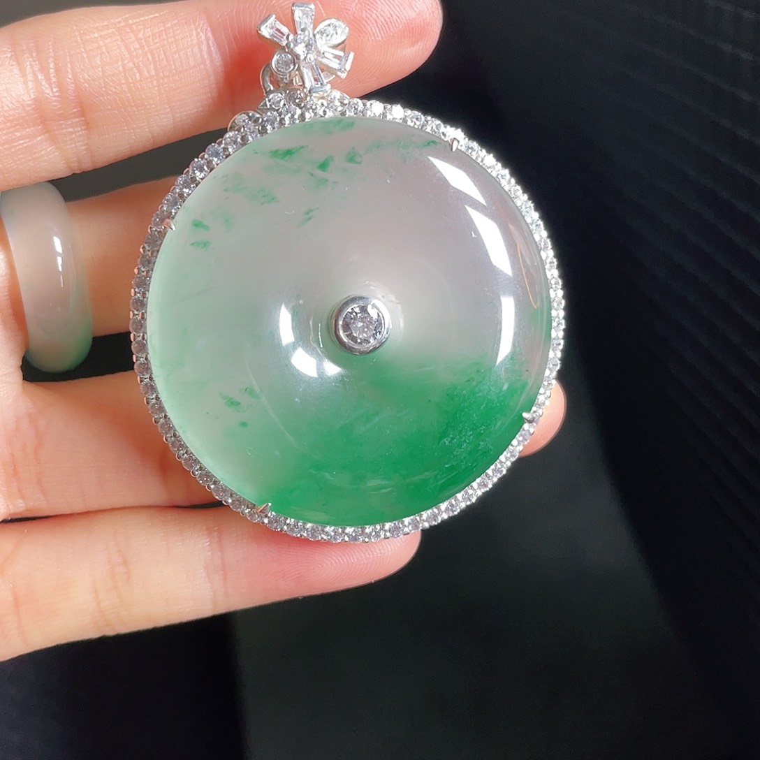 石英质玉挂件未镶嵌老****圈