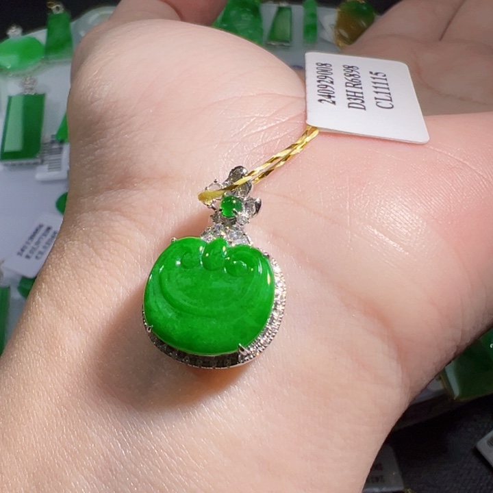 翡翠挂件18K金镶嵌翡翠