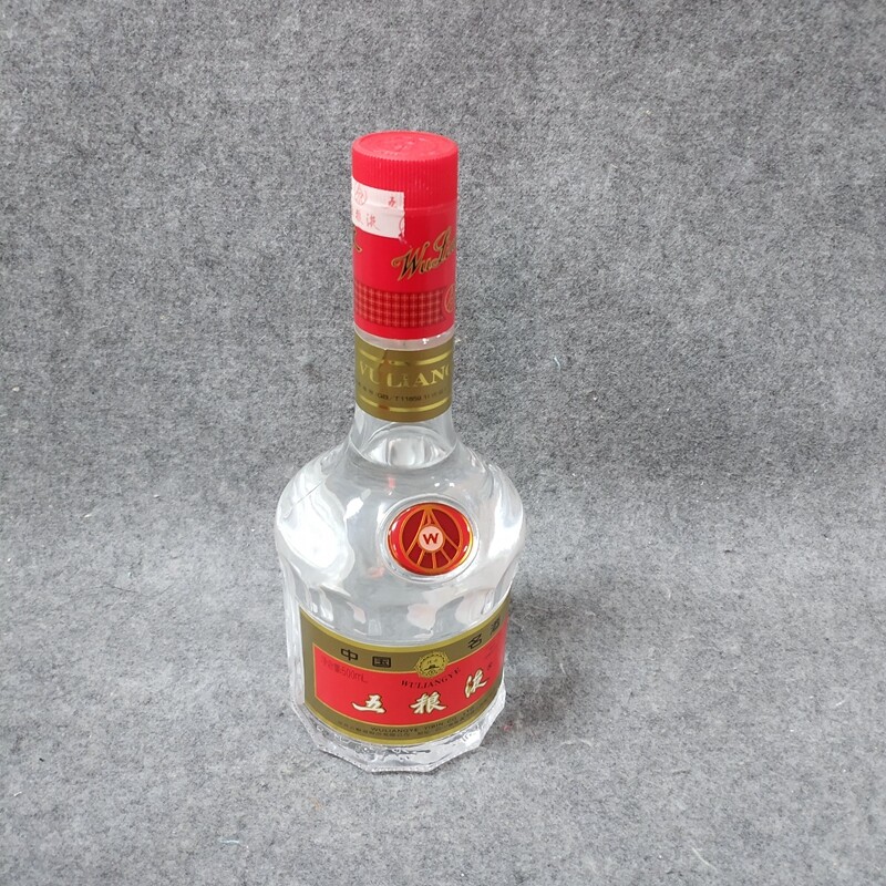 2002年天地盖五粮液500ml39度1-M25H5003816-01