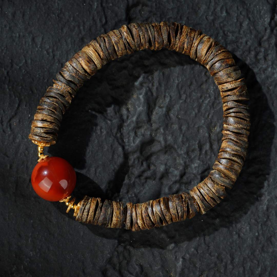 沉香莺歌绿棋楠沉香片片珠单圈手串南红火焰纹桶珠（多样性发货）