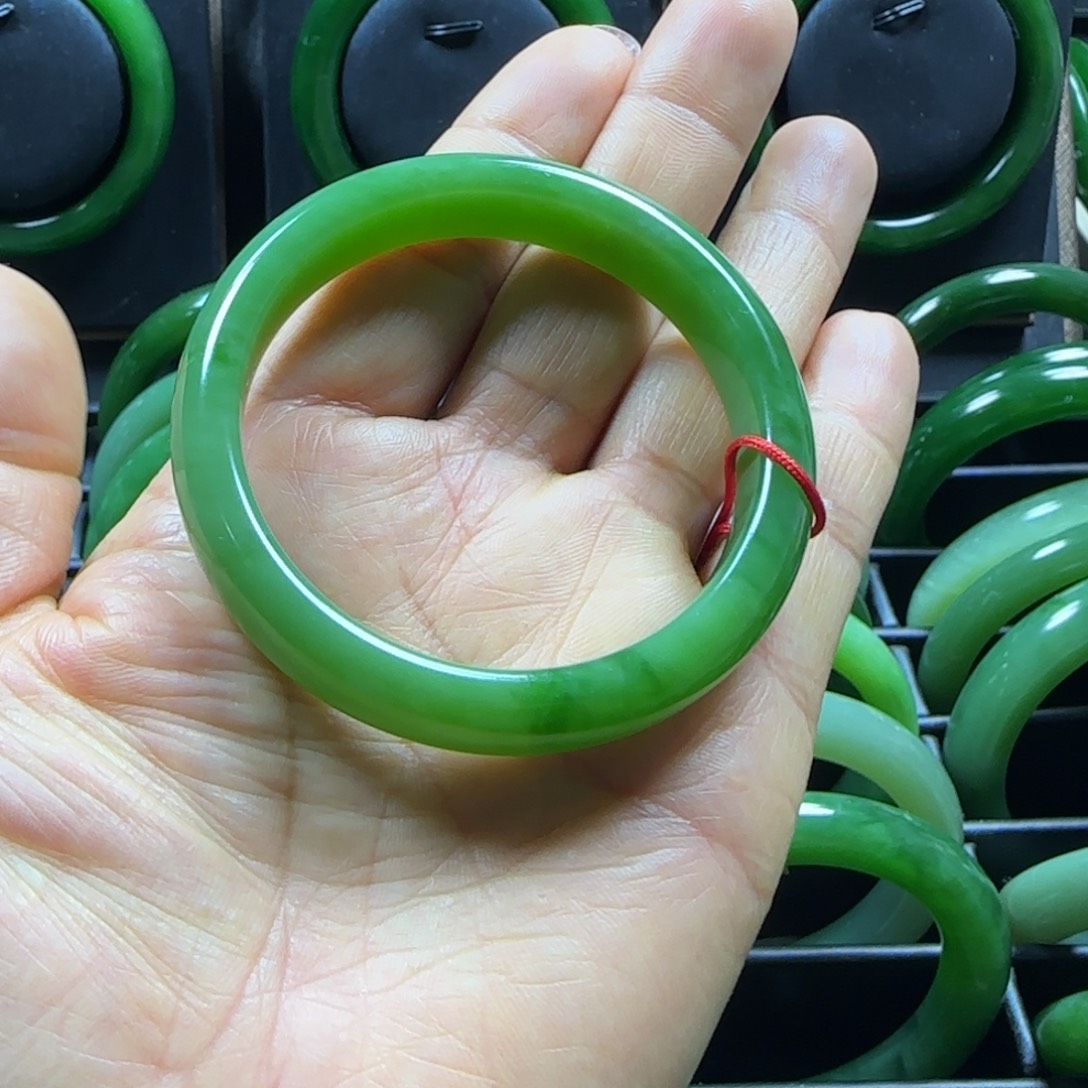 和田玉未镶嵌手镯