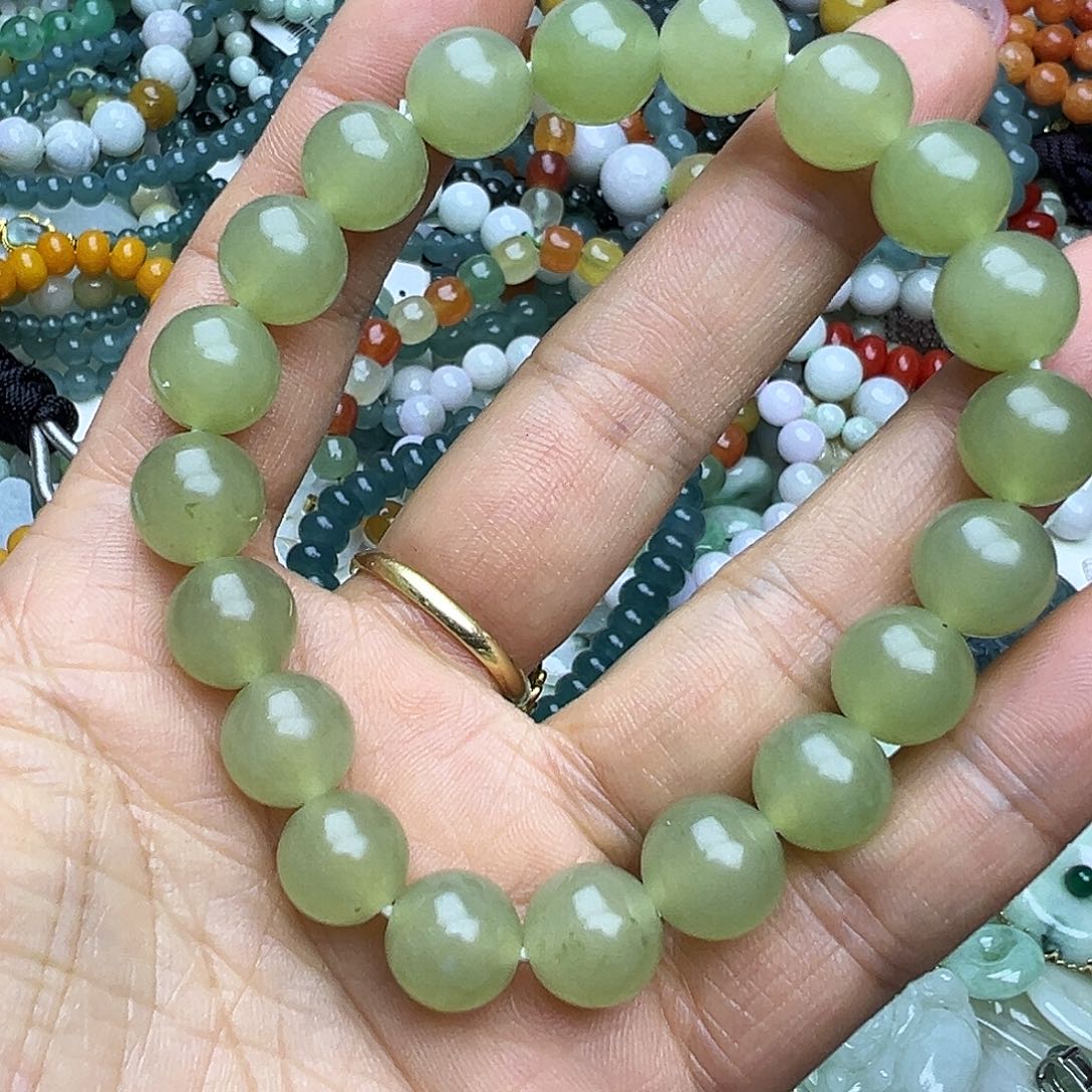 翡翠未镶嵌颈饰富贵