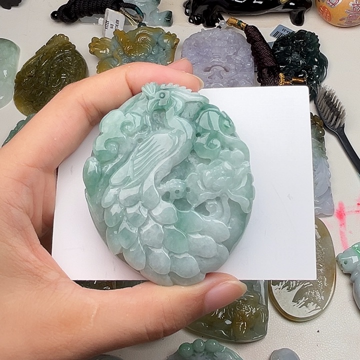 翡翠未镶嵌颈饰挂件