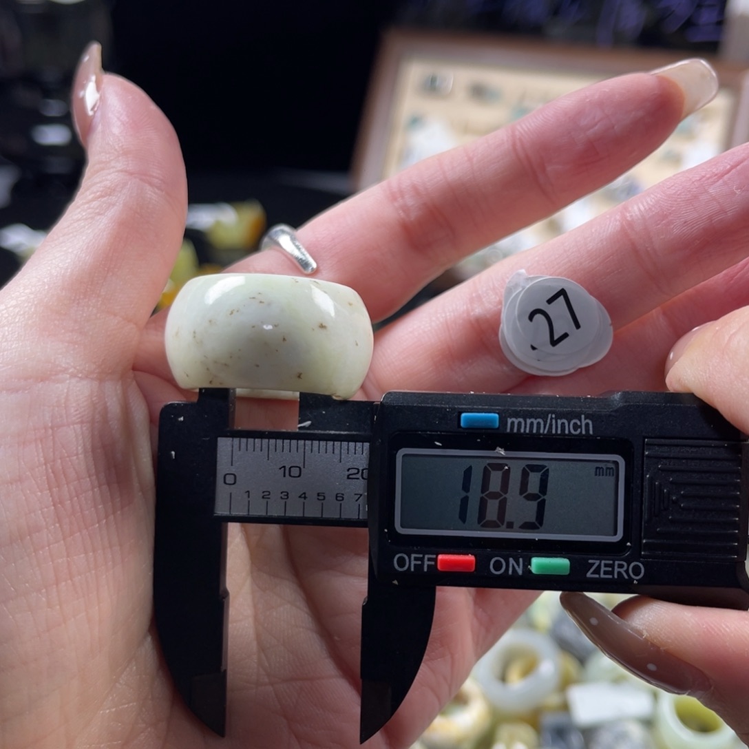 蛇纹石玉未镶嵌戒指