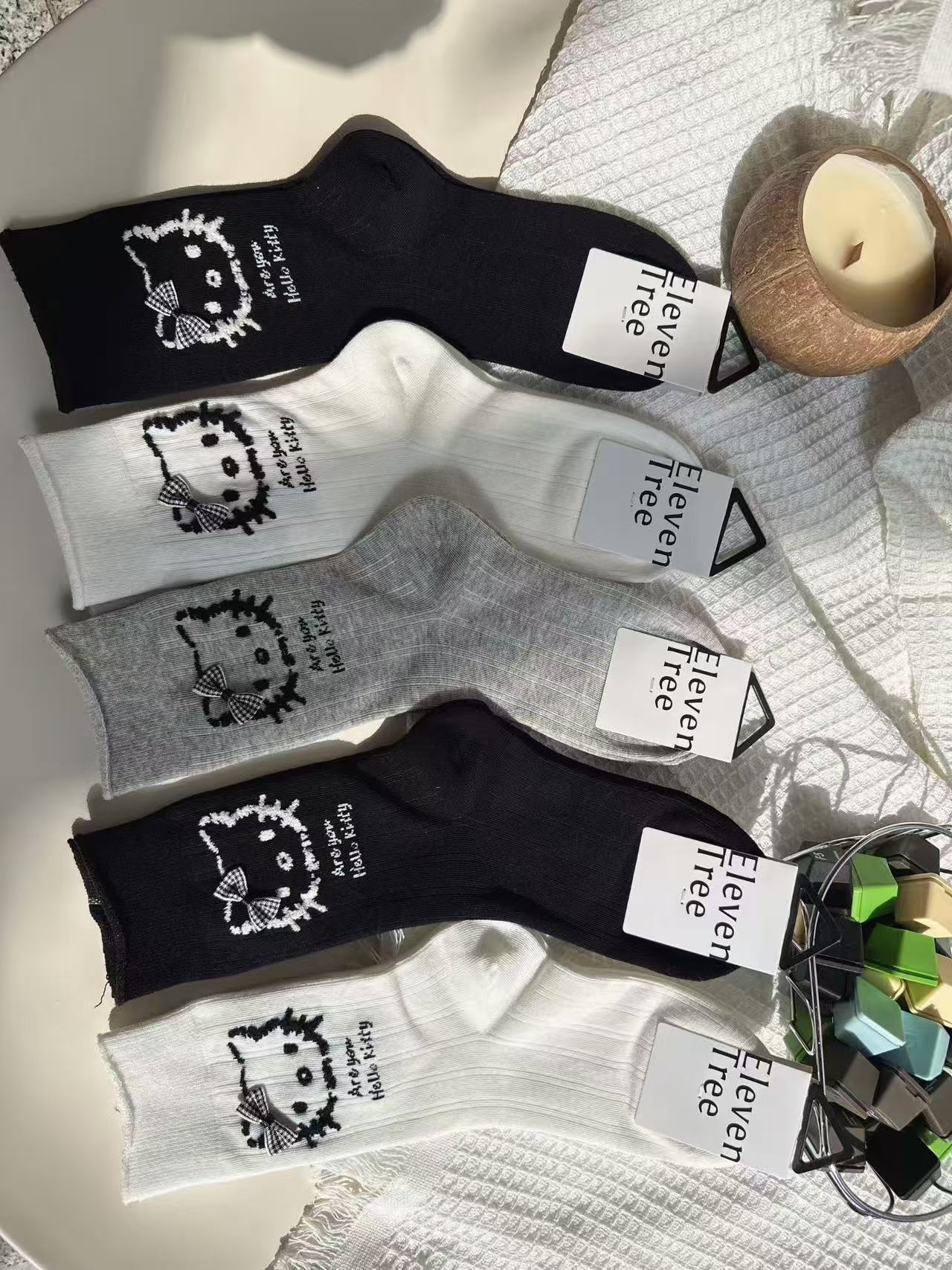 ELEVEN TREE 秋冬款卡通涂鸦KT猫女袜甜美可爱立体蝴蝶结中筒袜