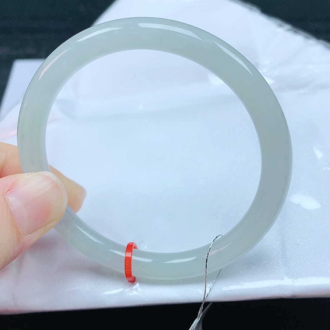 翡翠手镯未镶嵌54圈