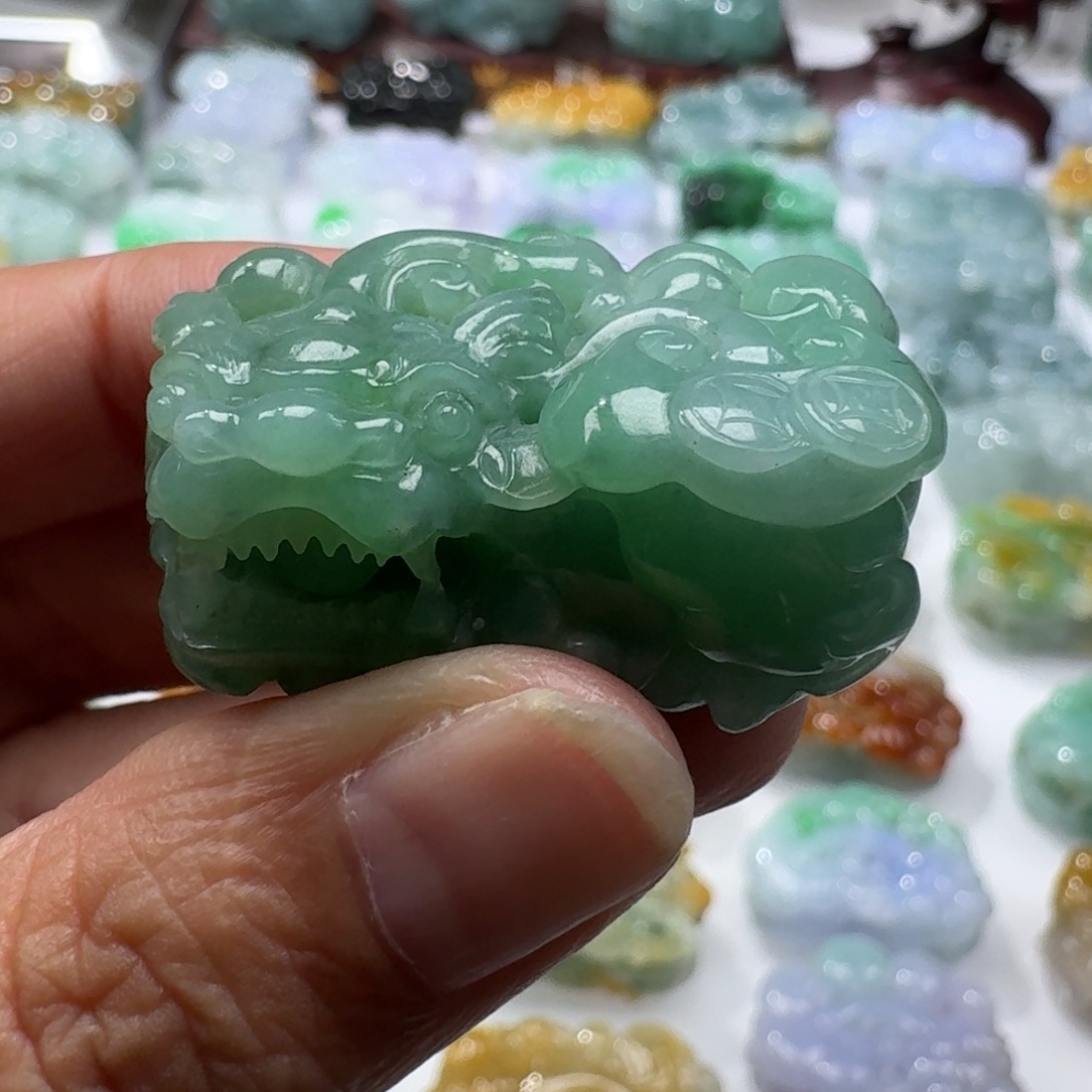 翡翠未镶嵌挂件貔貅