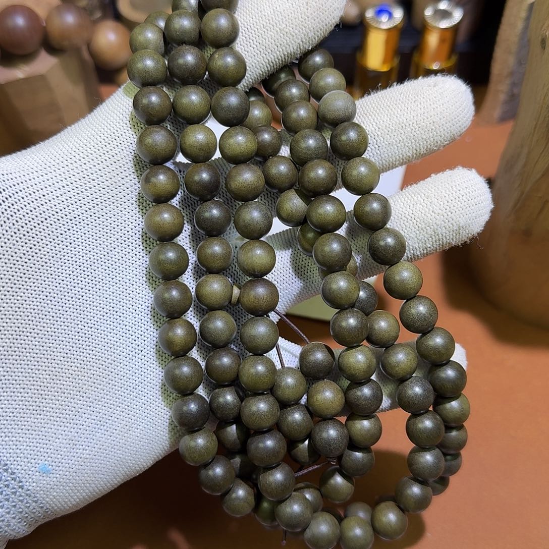 檀香木老山檀香阴沉料1.0×108颗顺纹