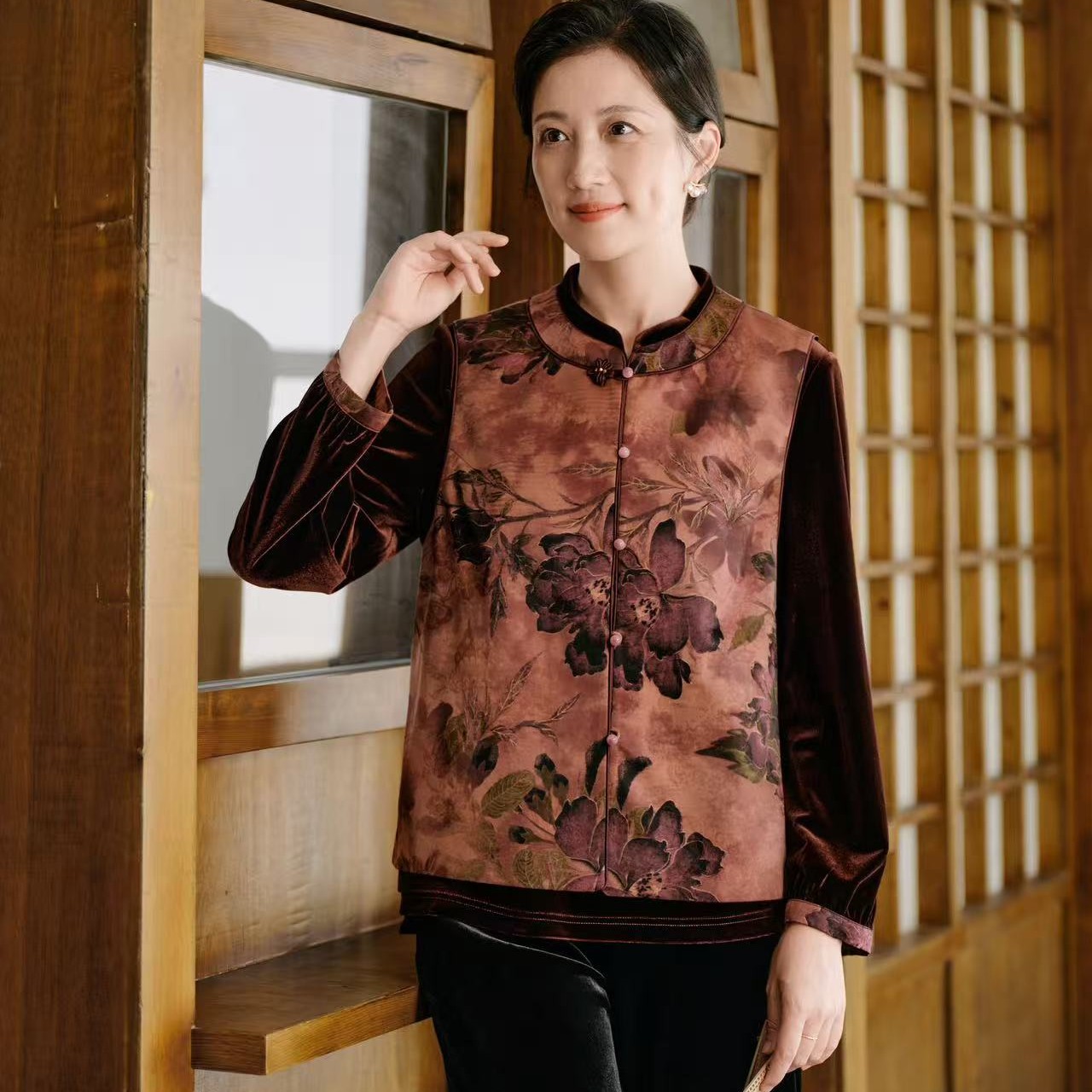老美华秋季女士新中式竹叶绣花撞色牙条手工盘扣单坎肩433222010