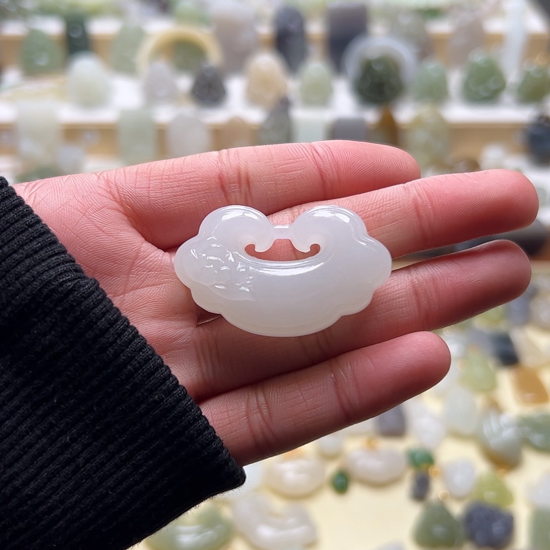 和田玉吊坠(赠链)未镶嵌忘*草