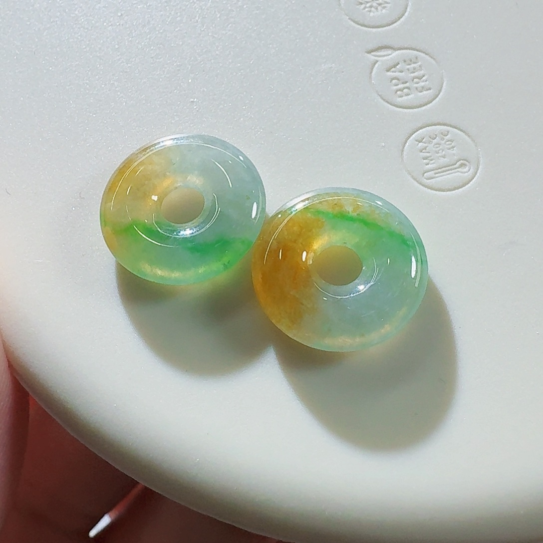 翡翠颈饰未镶嵌甜甜圈一对三彩