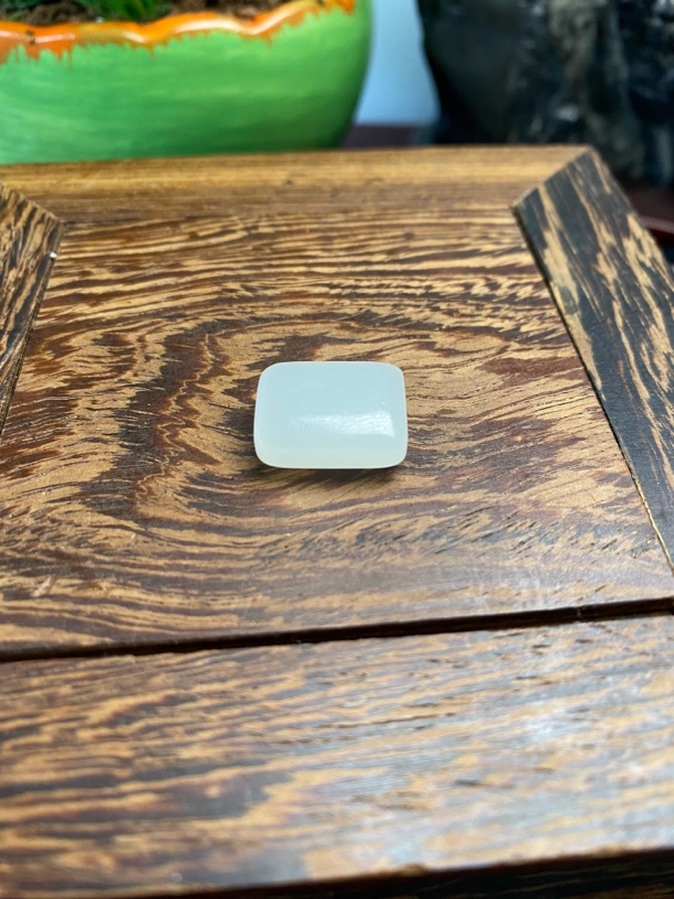 和田玉。  小戒面