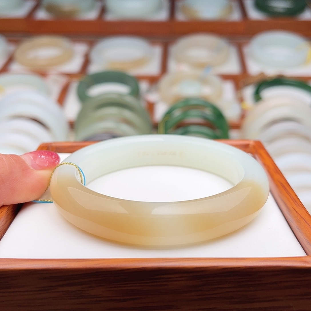 和田玉未镶嵌手镯55.7