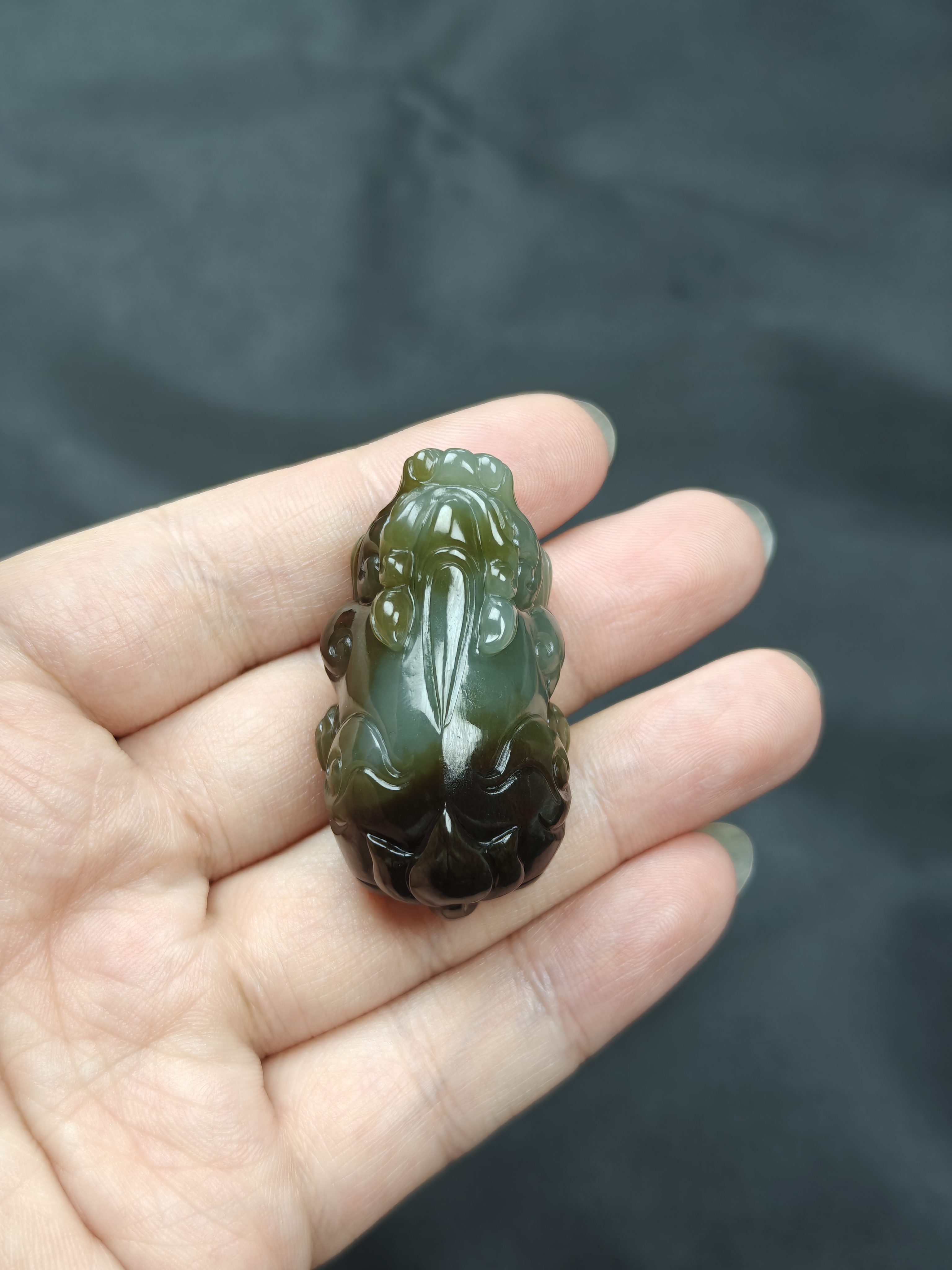 【貔貅】新疆和田玉 天然三色且末蓝带糖 尺寸：44.9*25.8*20.8mm