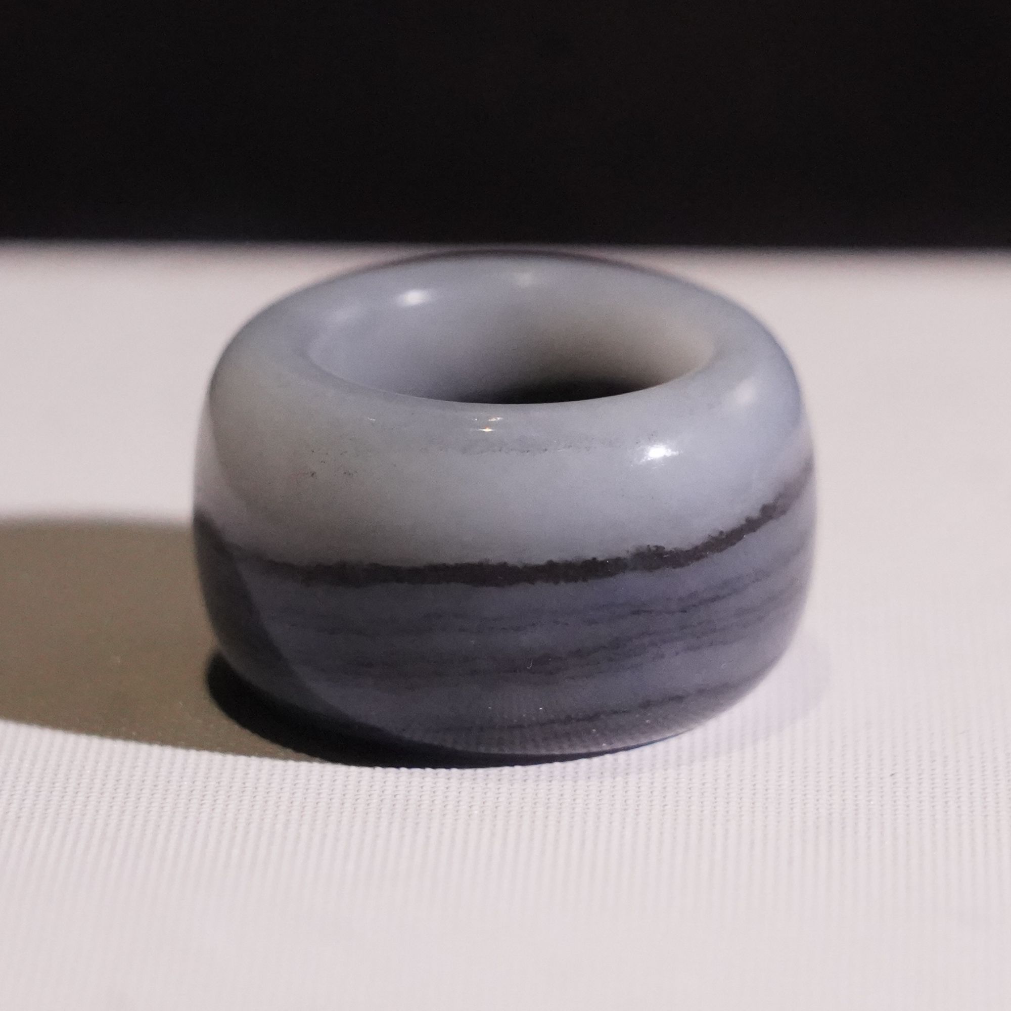 【新疆马爷珠宝】和田玉青花扳指18mm，20g