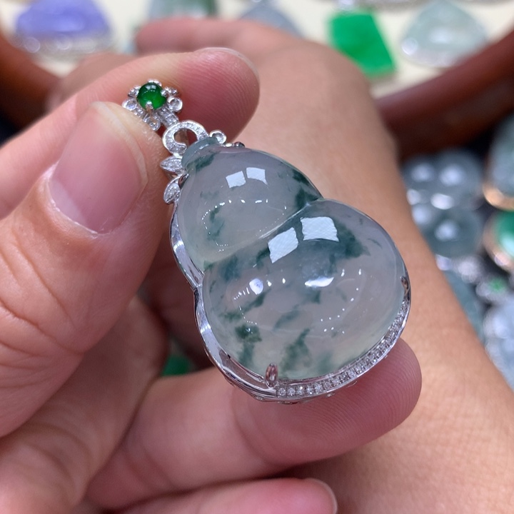 翡翠吊坠(不含链)18K金镶嵌