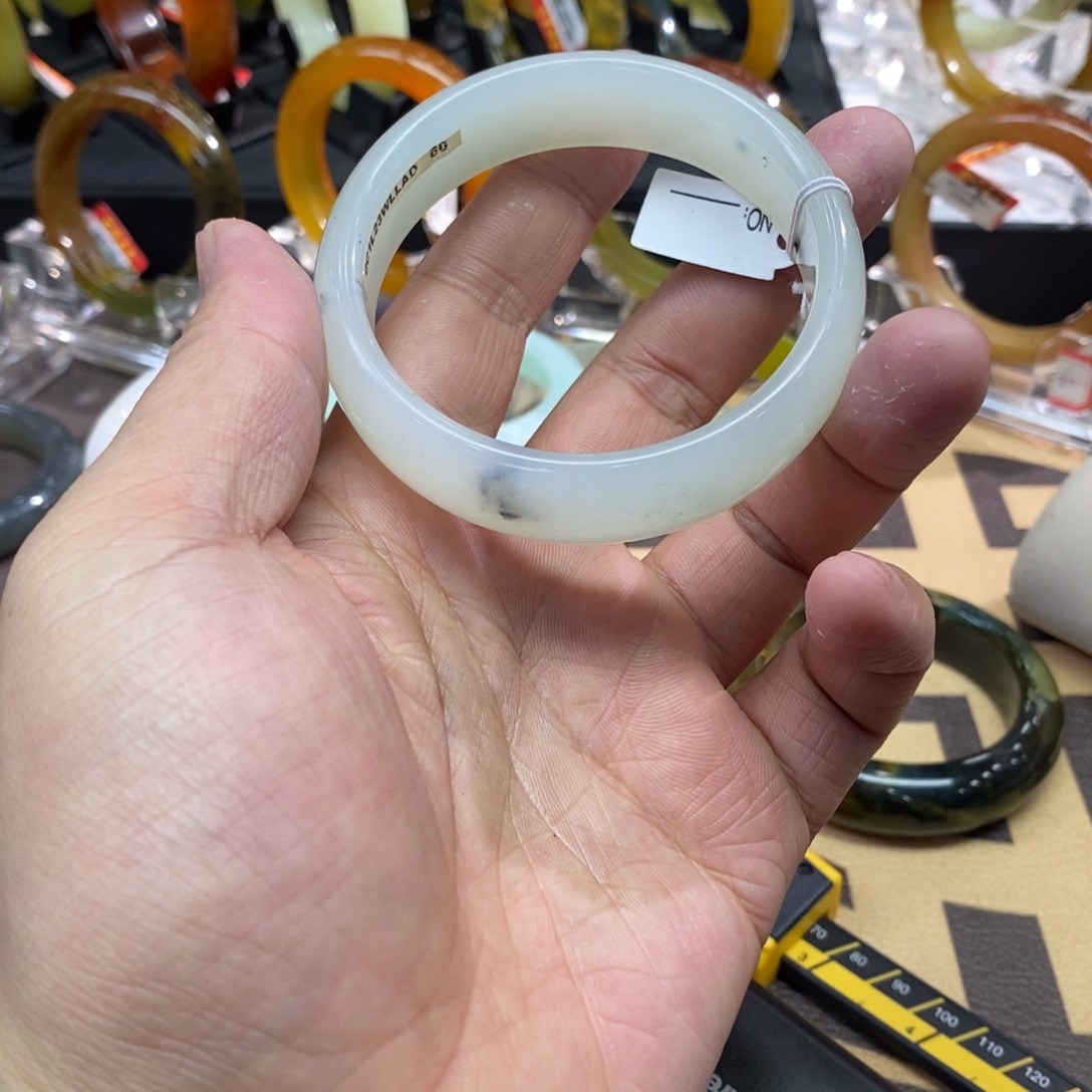 透闪石-蛇纹石玉未镶嵌手镯