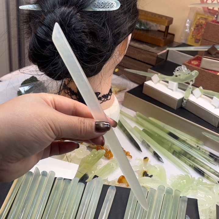 雨***白蛇纹石玉未镶嵌发饰