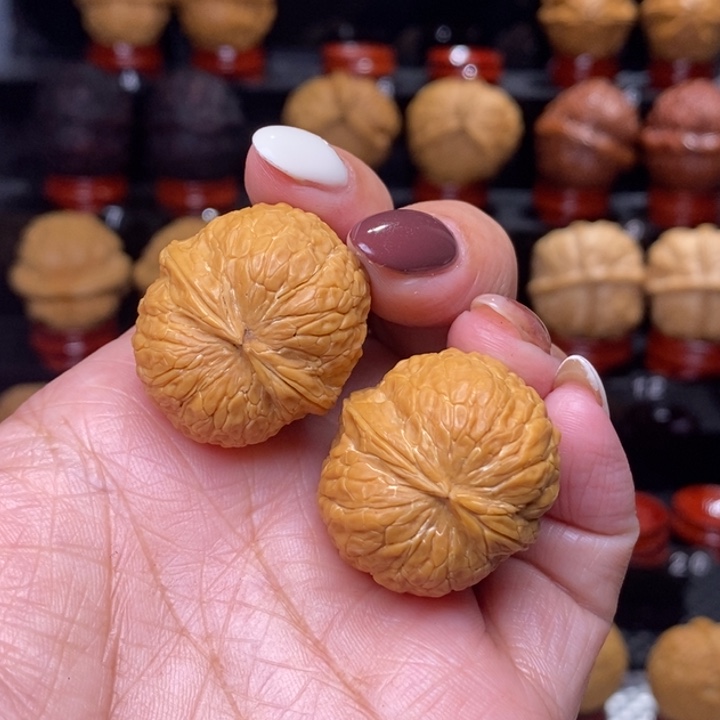 文玩核桃把件手捻金豆豆…………16