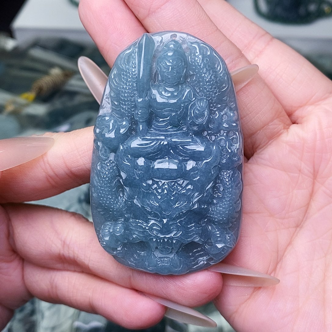 颈饰未镶嵌翡翠       