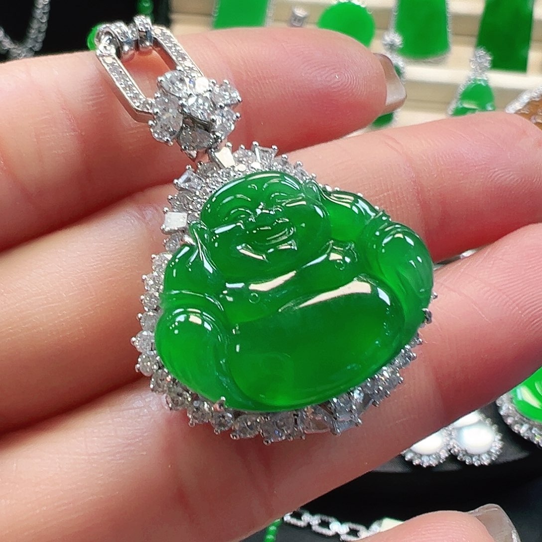 翡翠18K金镶嵌颈饰吊坠
