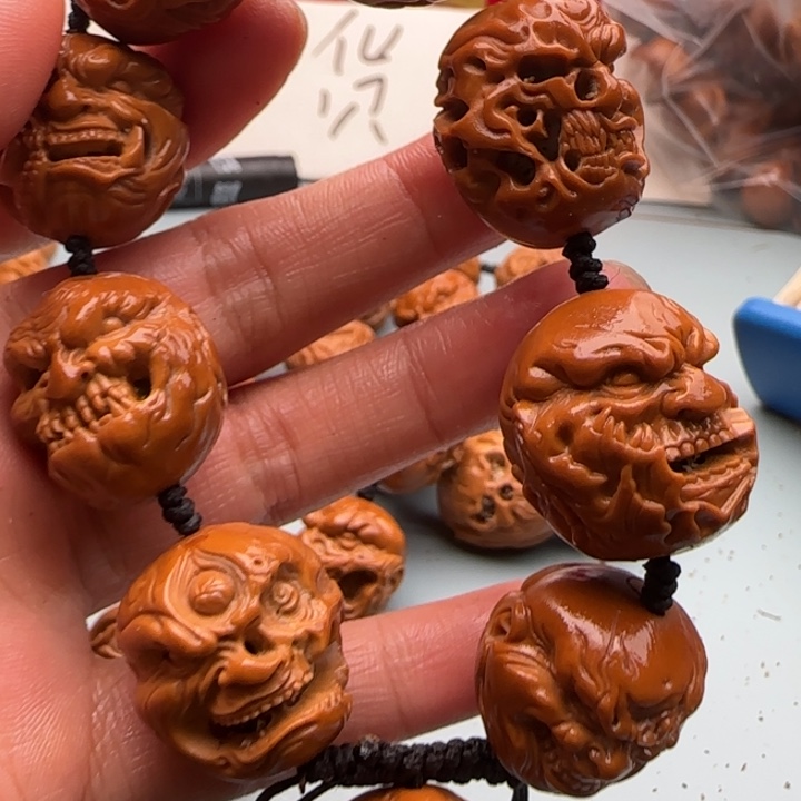 橄榄核手串雕刻工艺