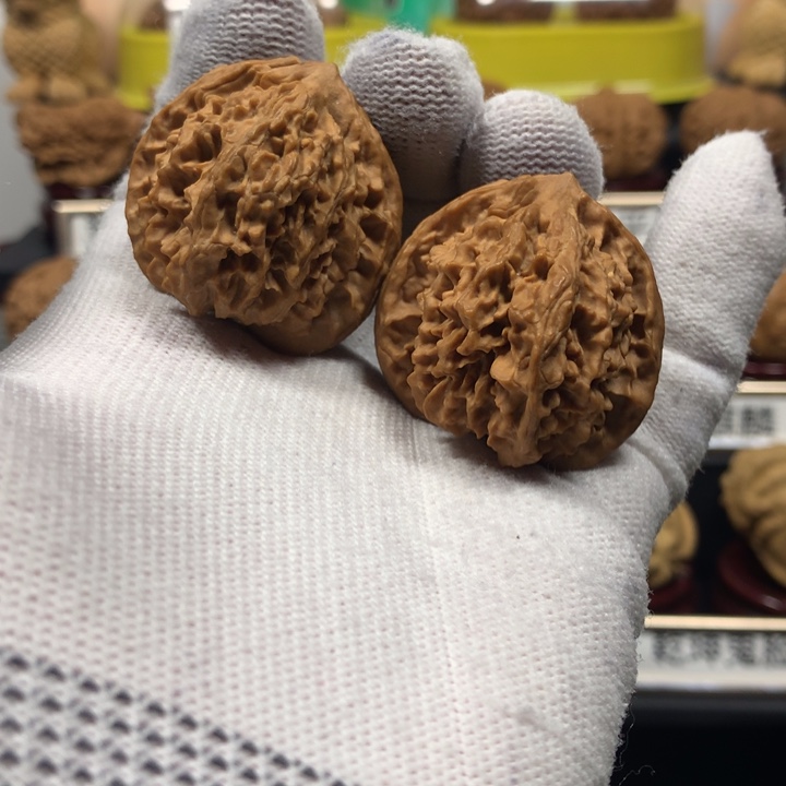 文玩核桃把件野生玲珑塔37