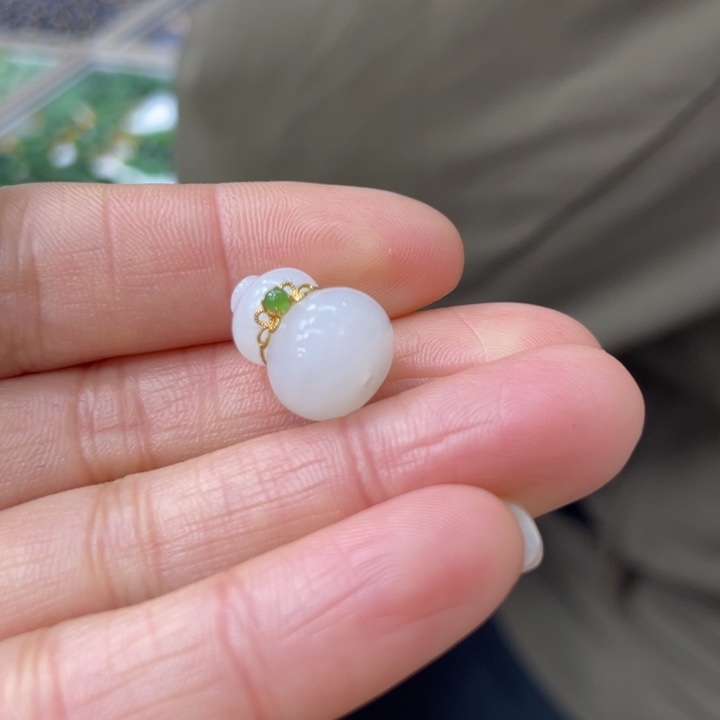 和田玉18K金镶嵌颈饰通孔