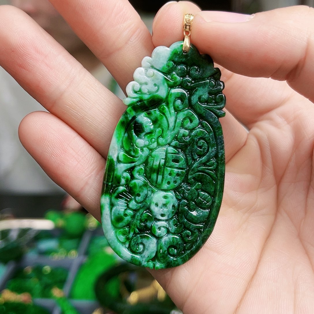翡翠颈饰18K金镶嵌吊坠