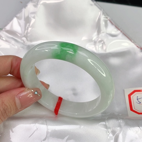 翡翠手镯未镶嵌天然翡翠A货092