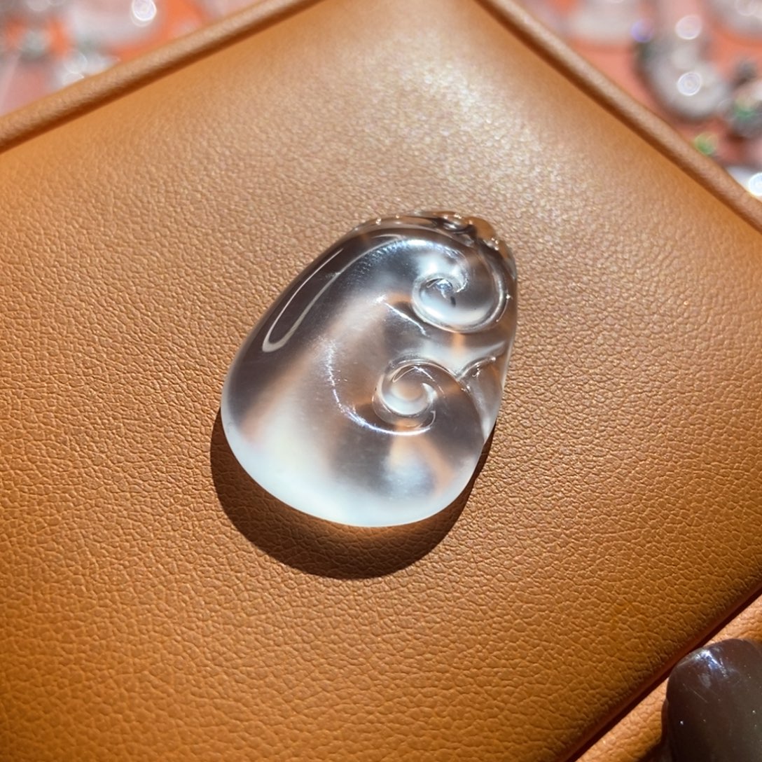 喜****石英质玉未镶嵌颈饰