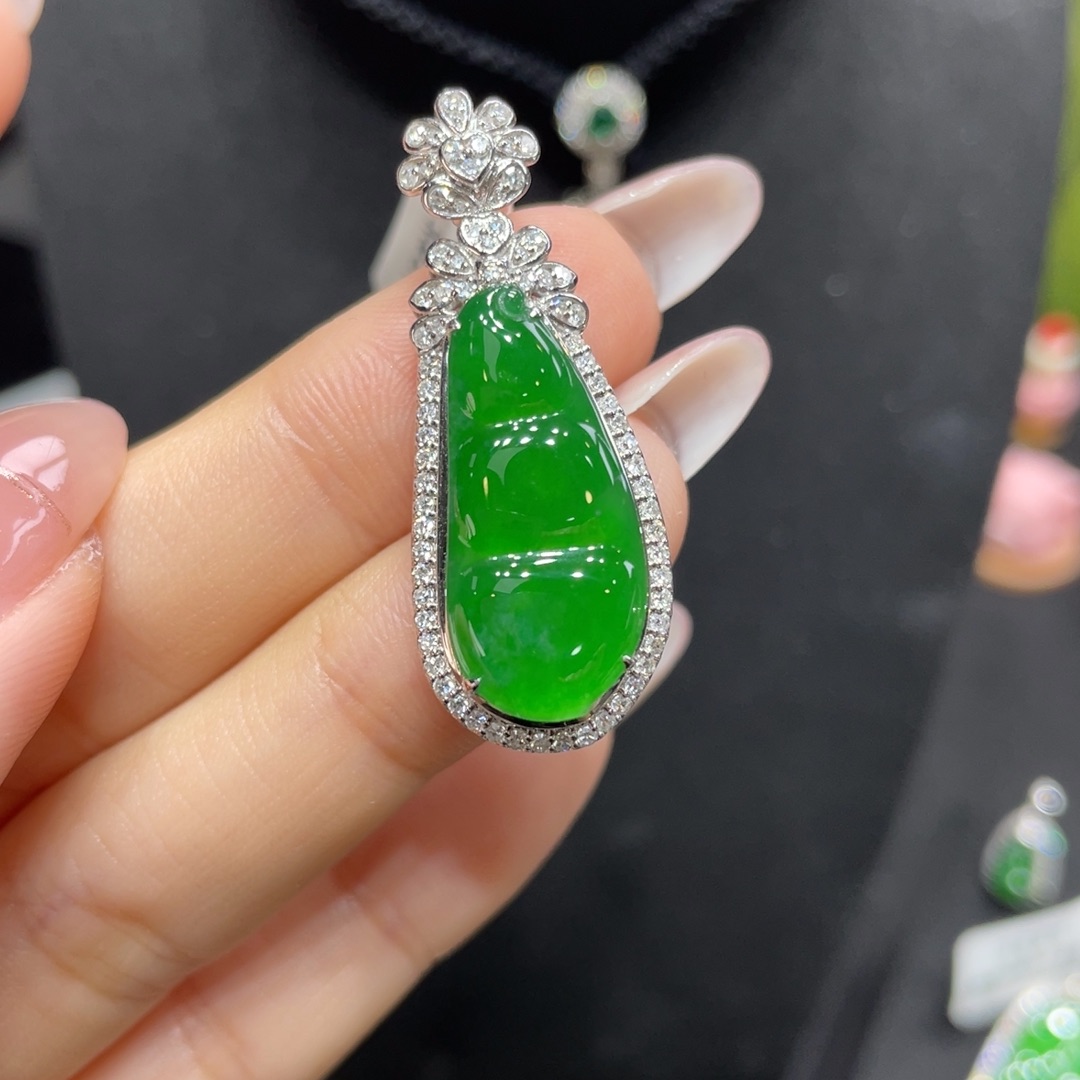 翡翠颈饰18K金镶嵌天然缅甸翡翠a货