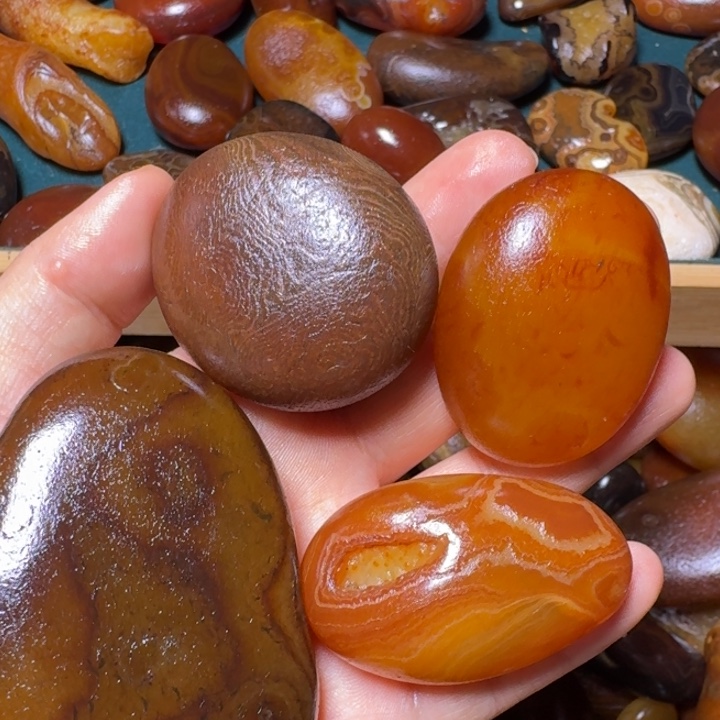 牛***花瓷片马达加斯加奇石手把件