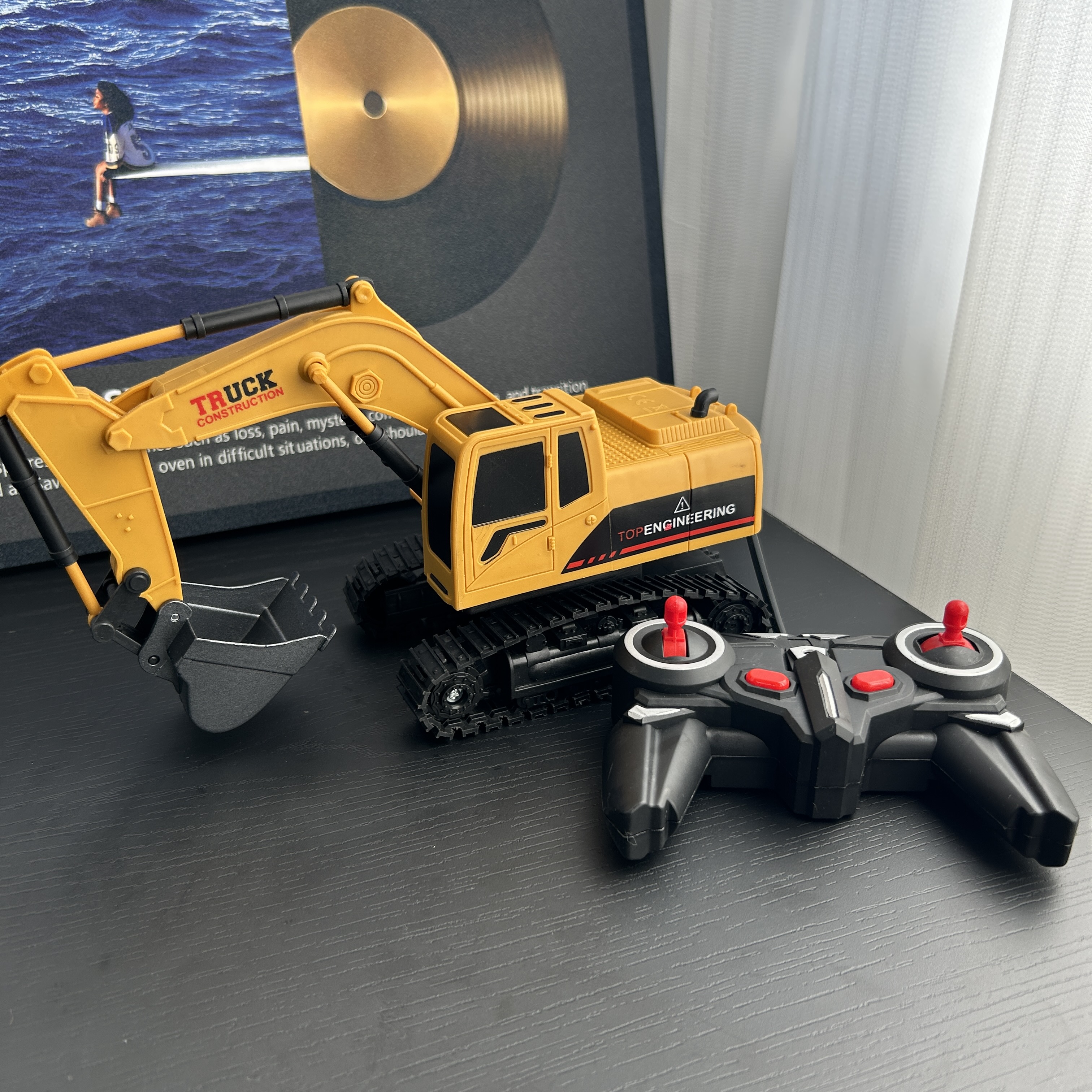 大号合金遥控电动挖机6通工程车 挖头合金