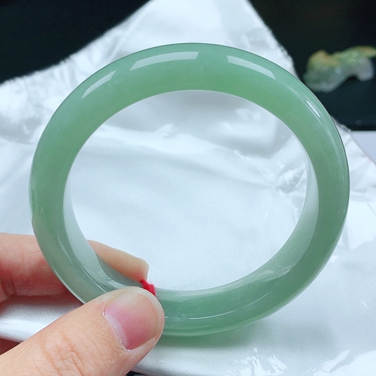 【闪购商品】翡翠手镯未镶嵌俊天然翡翠手镯