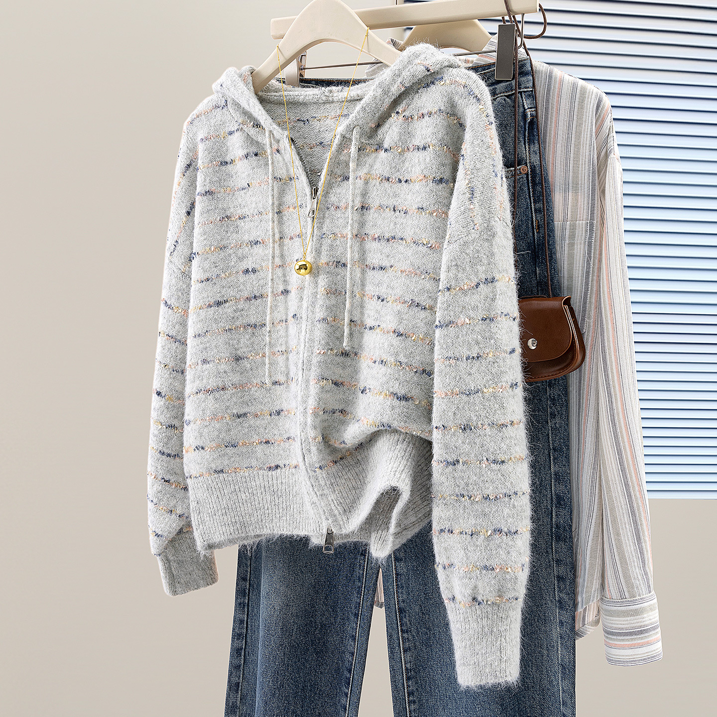 丝柏舍2025冬装新款女装时尚宽松款休闲条纹连帽毛衣S54P0021M