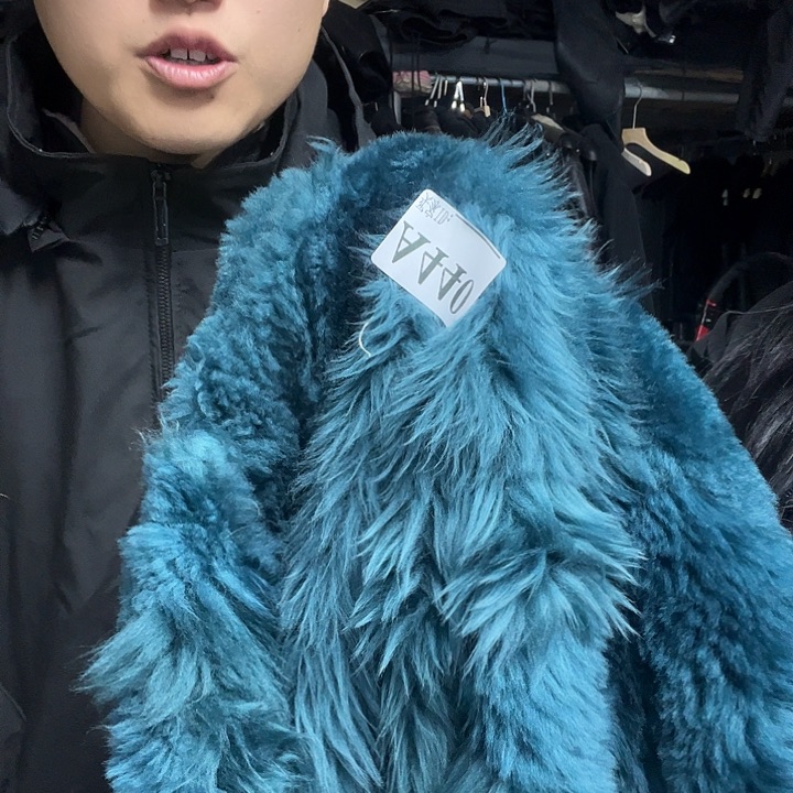 440蓝色拼接外套皮毛一体