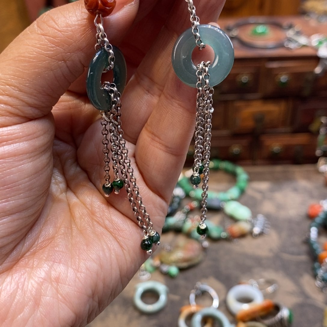 翡翠吊坠(赠链)未镶嵌