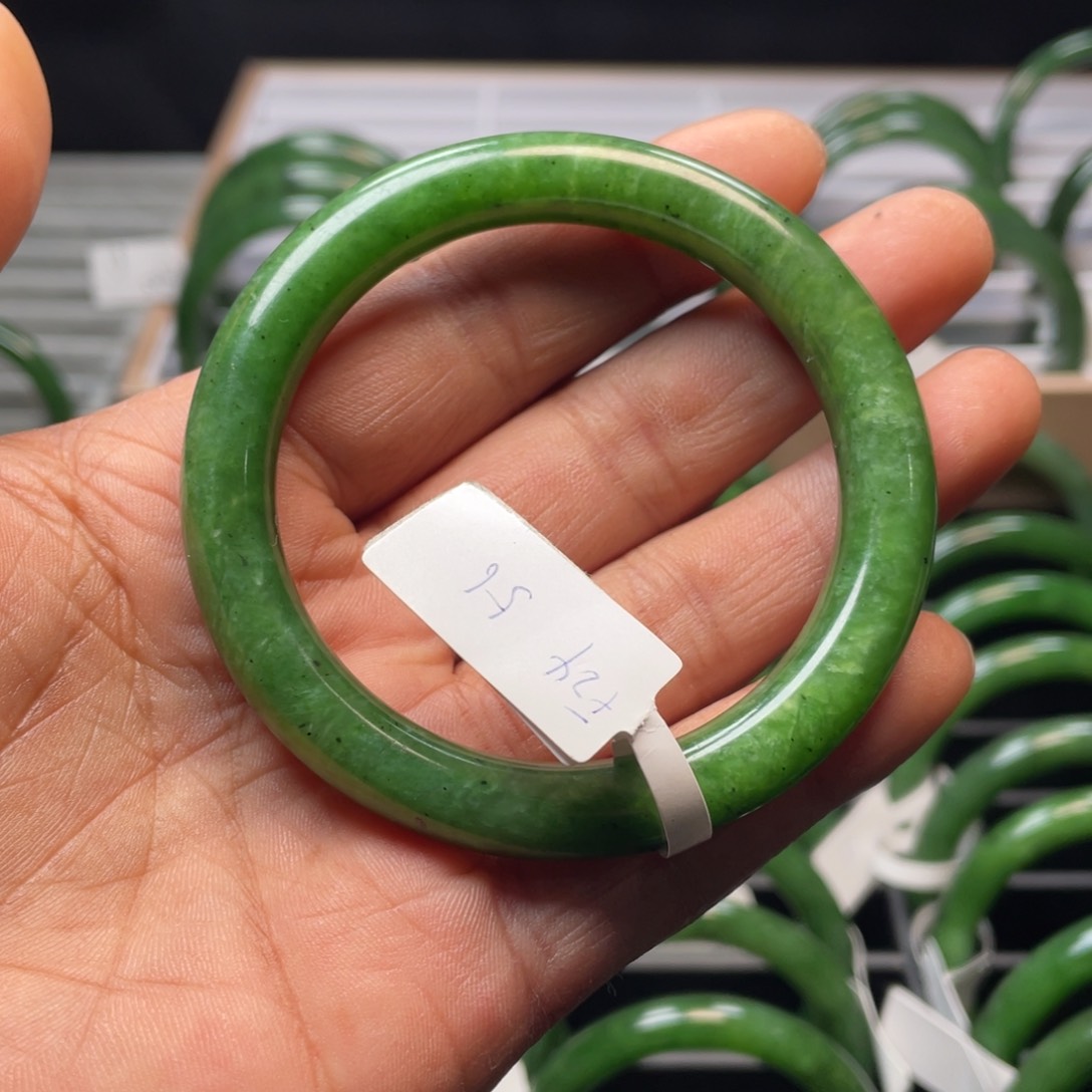 和田玉（碧玉）手镯未镶嵌