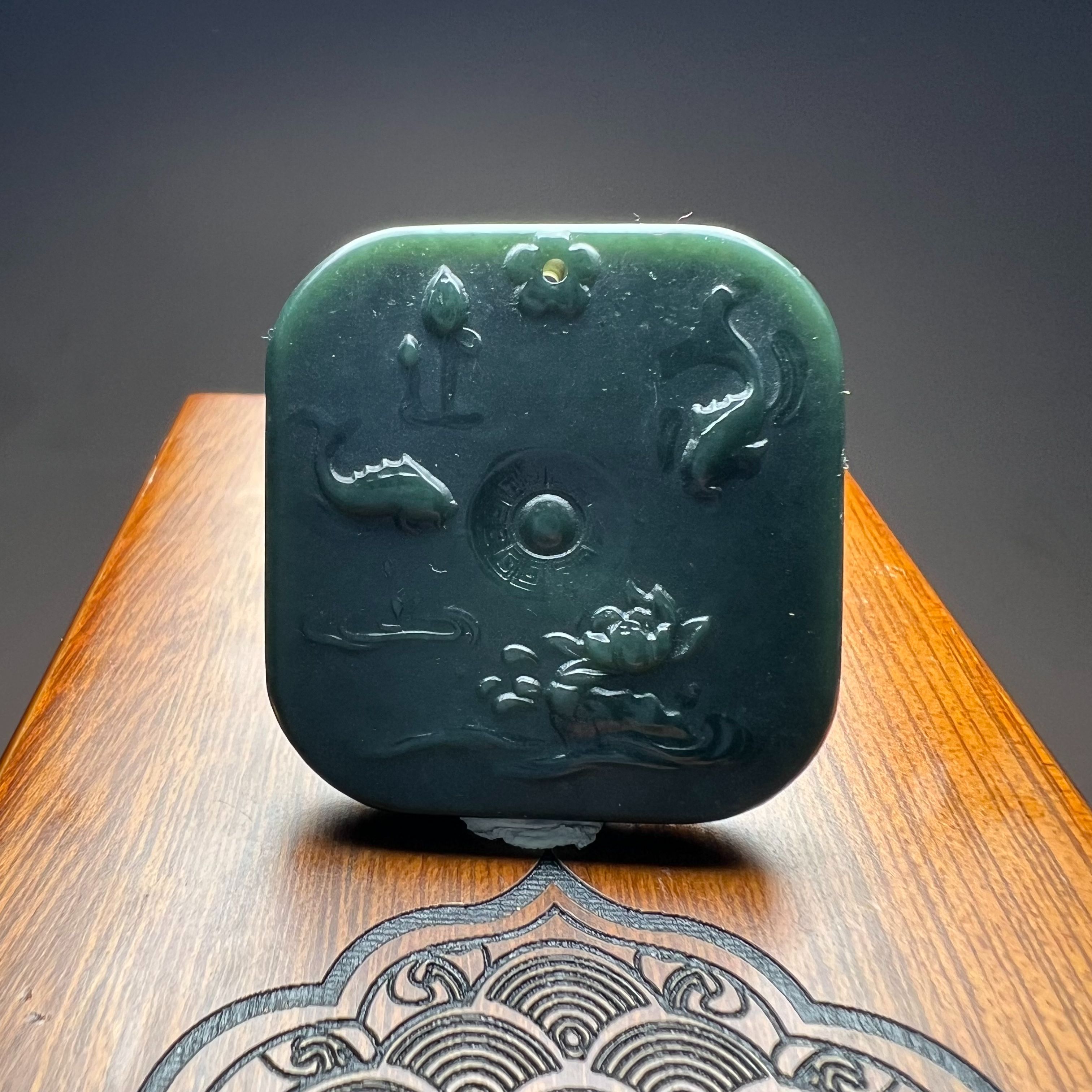 F942珠宝玉石精选和田玉吊坠