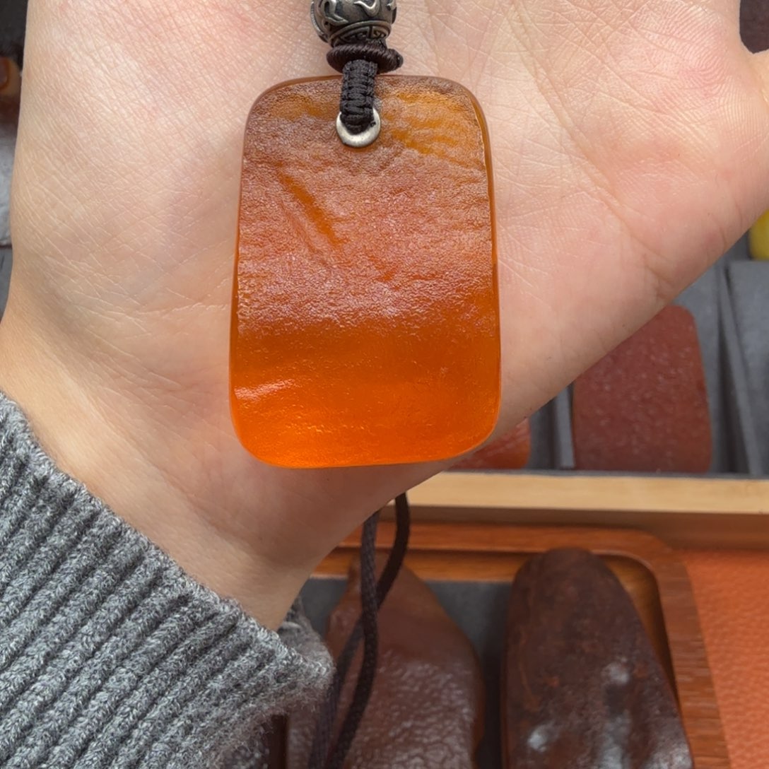 蜜蜡未镶嵌吊坠(赠链)