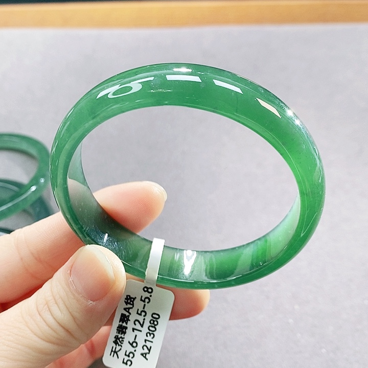 翡翠未镶嵌手镯（圆镯）